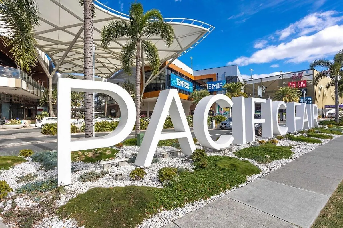 Luxury Broadbeach Escape With A Private Courtyard ゴールドコースト アパート