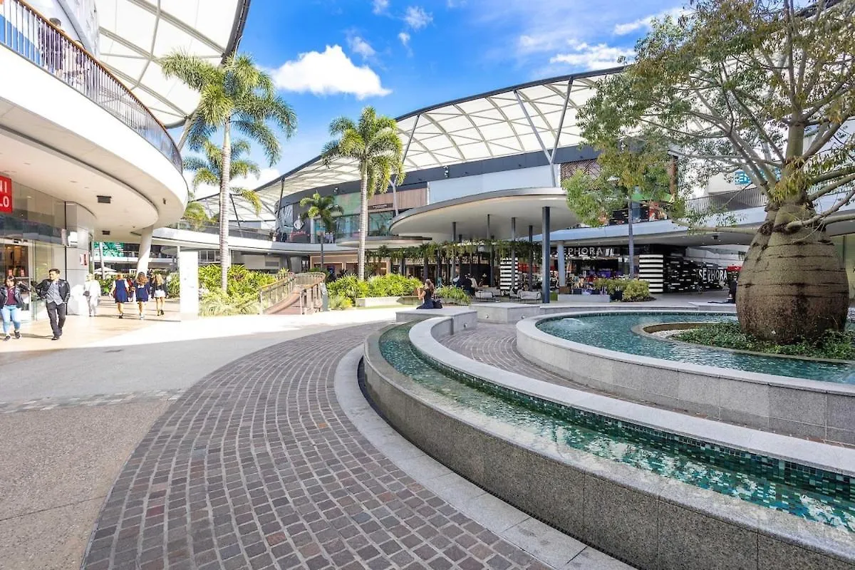 Luxury Broadbeach Escape With A Private Courtyard ゴールドコースト