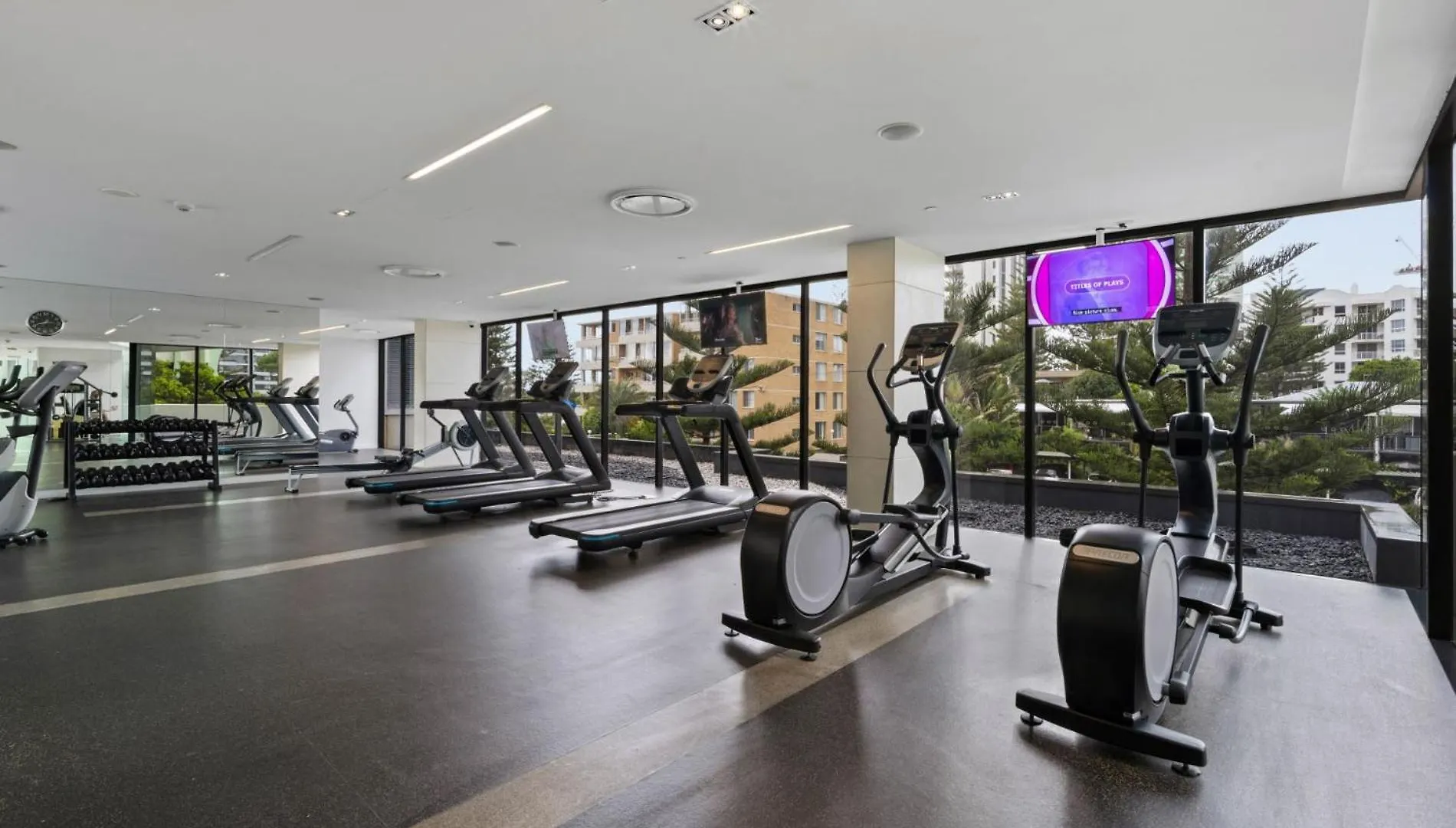 アパート Luxury Broadbeach Escape With A Private Courtyard ゴールドコースト