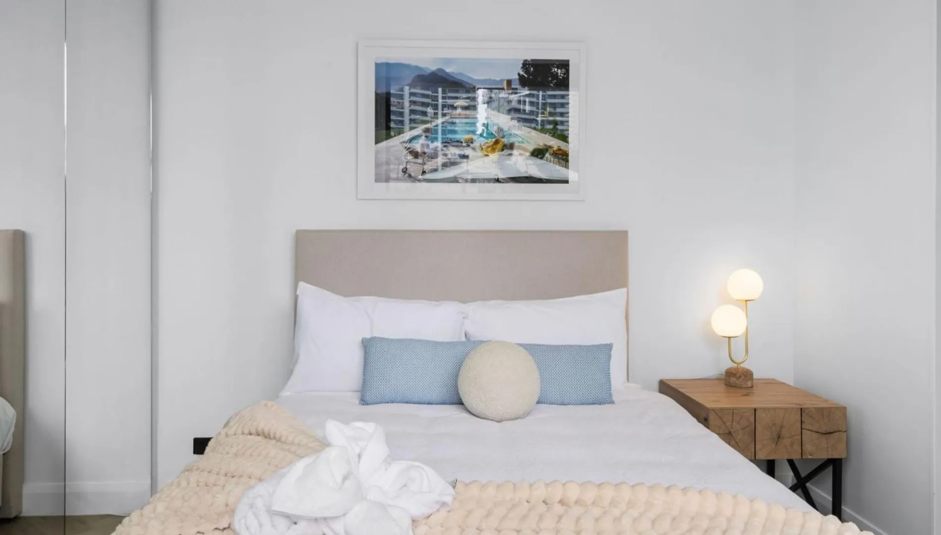 Luxury Broadbeach Escape With A Private Courtyard Gold Coast Apartmán